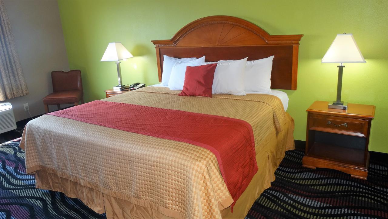 Oak Tree Inn & Suites Claxton 外观 照片