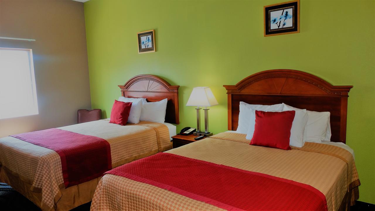 Oak Tree Inn & Suites Claxton 外观 照片