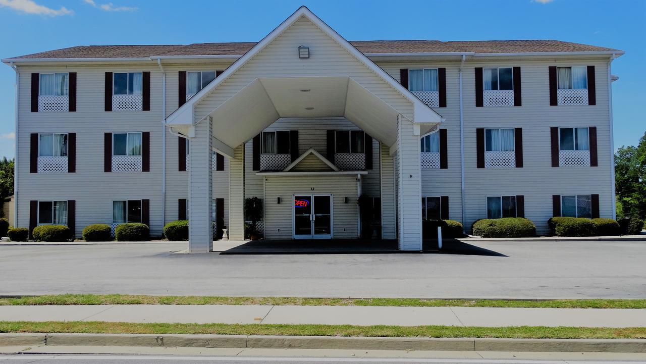 Oak Tree Inn & Suites Claxton 外观 照片