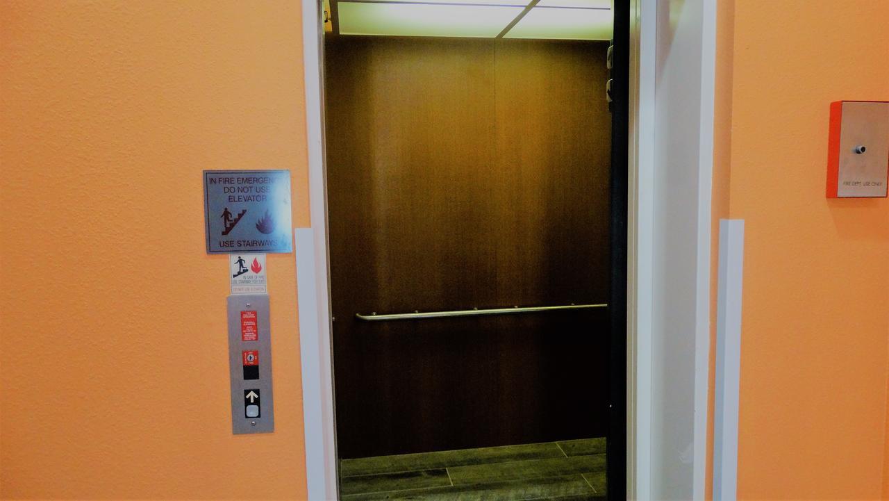 Oak Tree Inn & Suites Claxton 外观 照片